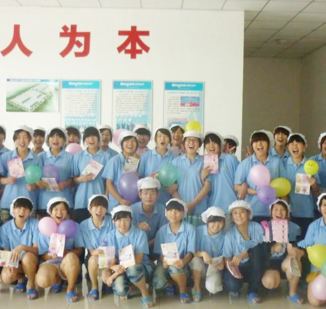 电子厂学生派遣合影